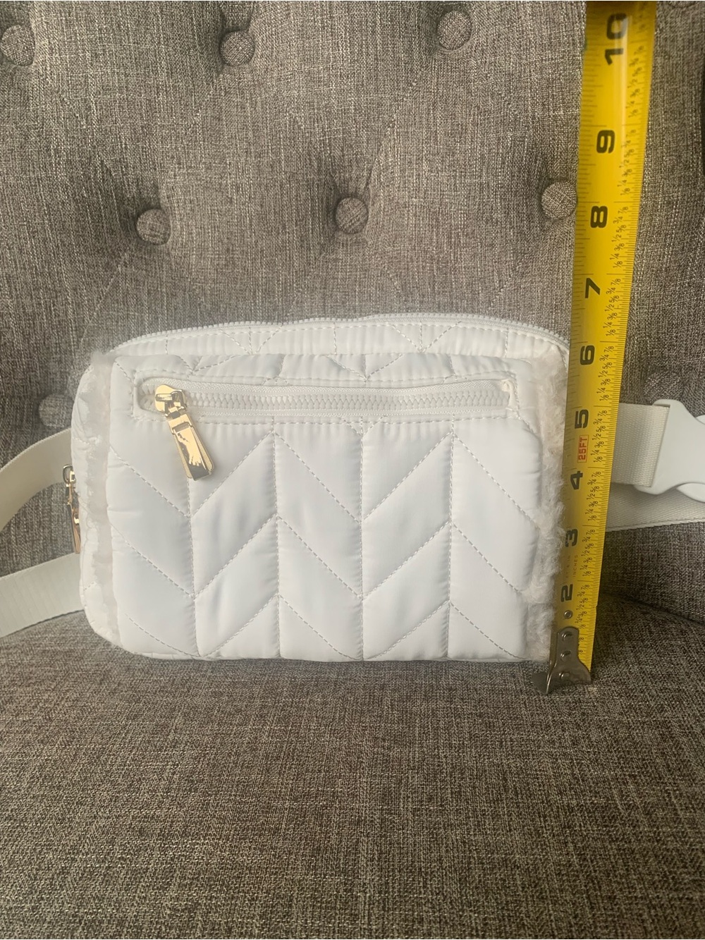 New with tags! House of Harlow 1960 White Quilted Crossbody Hip Bag - Picture 5 of 15